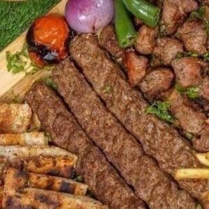 Familien Grillteller Lamm Kebapspieß und Rinderfiletspieß Menü