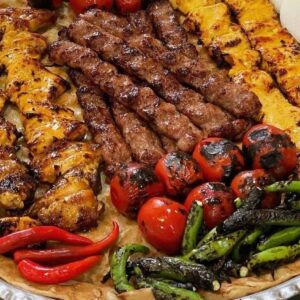 Familien Grillteller Lamm Kebap spieß und Hähnchenbrustspieß Menü
