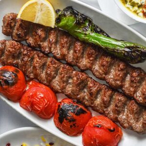 Grillteller Adana Lamm Kebap spieß Menü